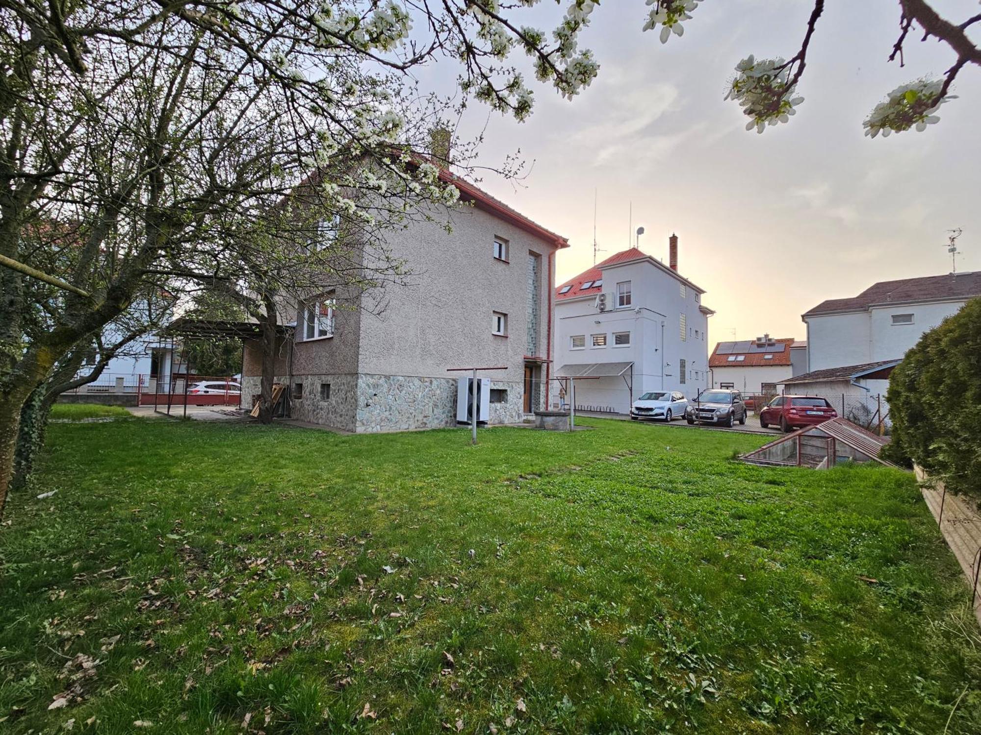 Slunny Byt V Klidne Casti Hradce Kralove - Zahrada, Parkovani Zdarma Hradec Králové Exteriér fotografie